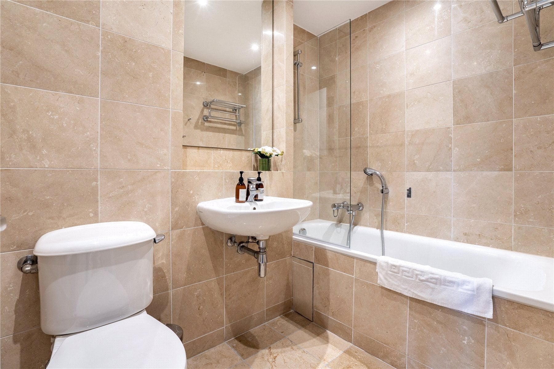 Flat Westferry Circus in Greater London