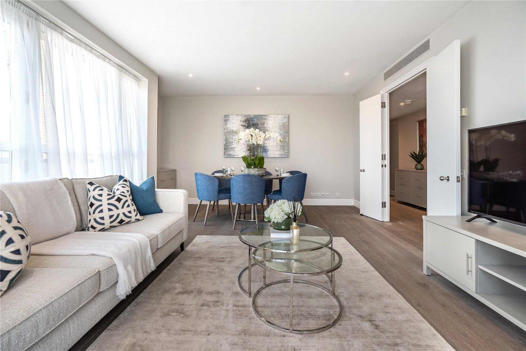 Flat Westferry Circus in Greater London
