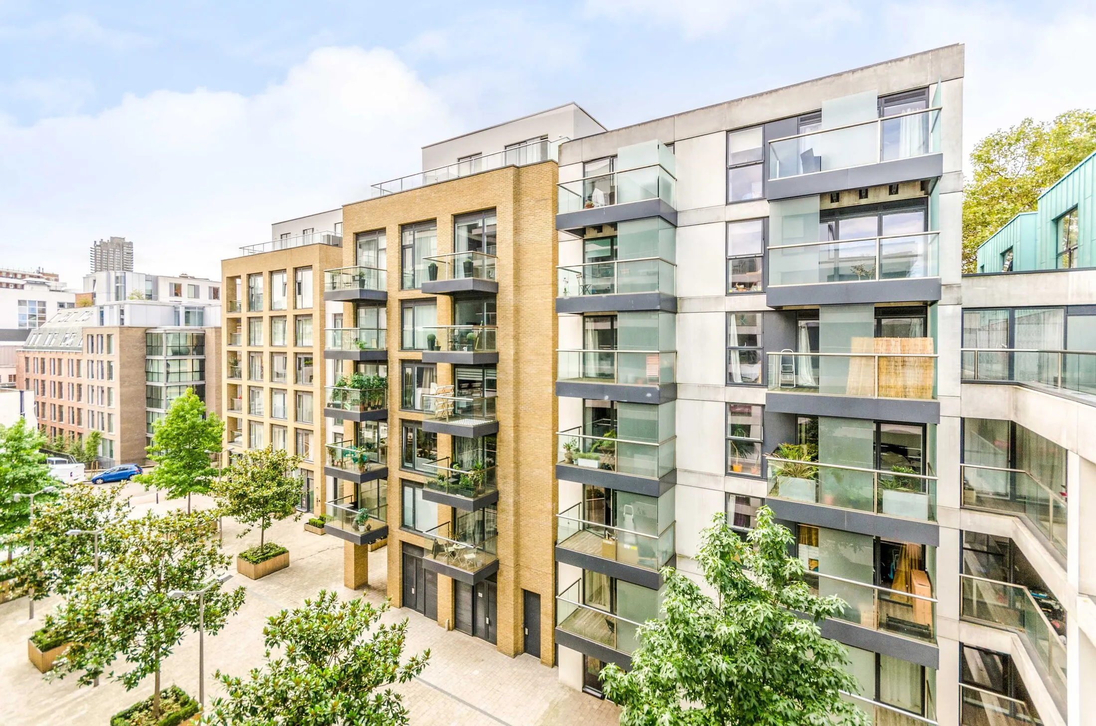 Flat Pear Tree Court in Greater London