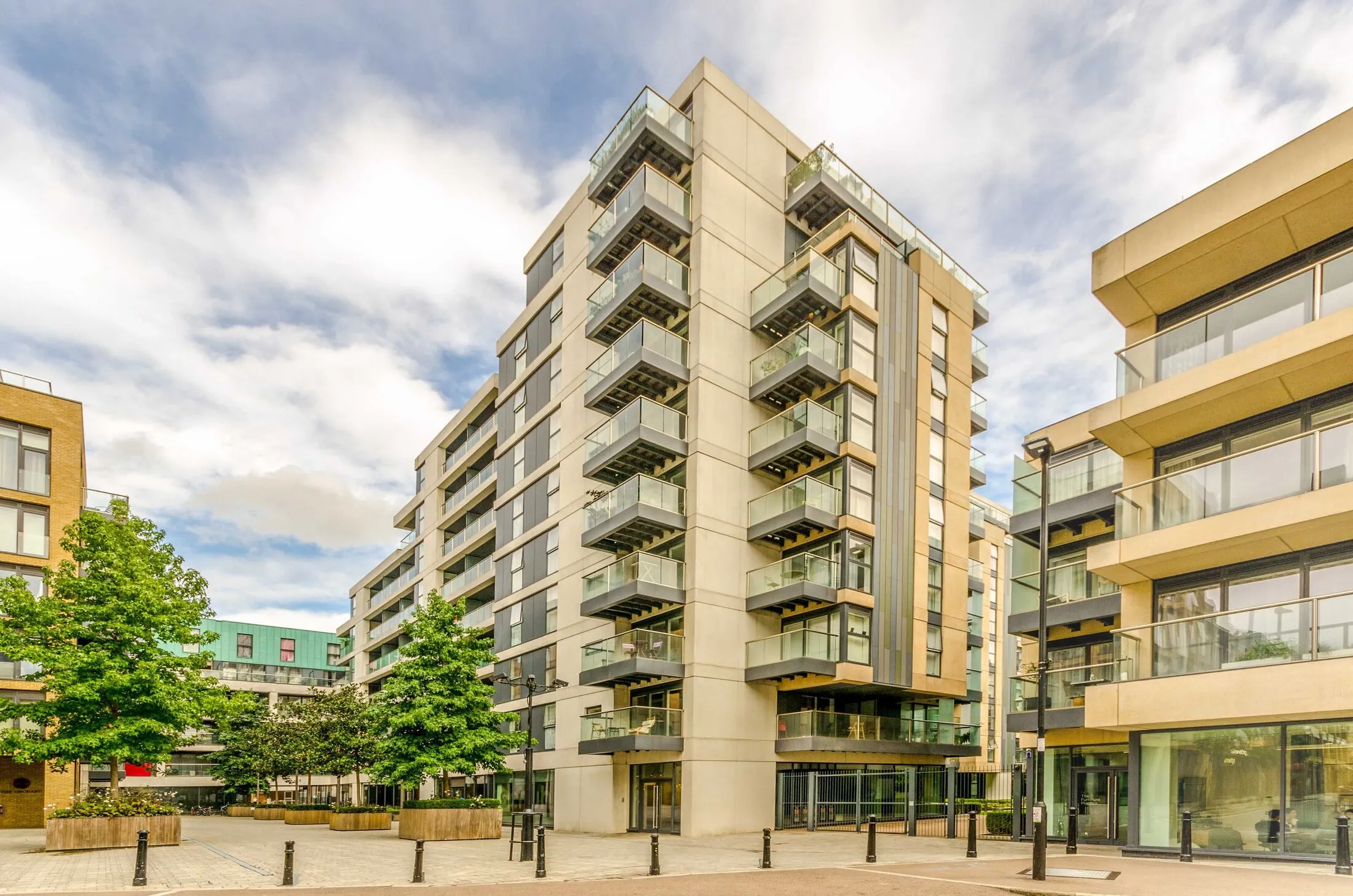 Flat Pear Tree Court in Greater London