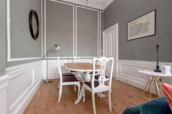 Flat Glencairn Crescent in City of Edinburgh