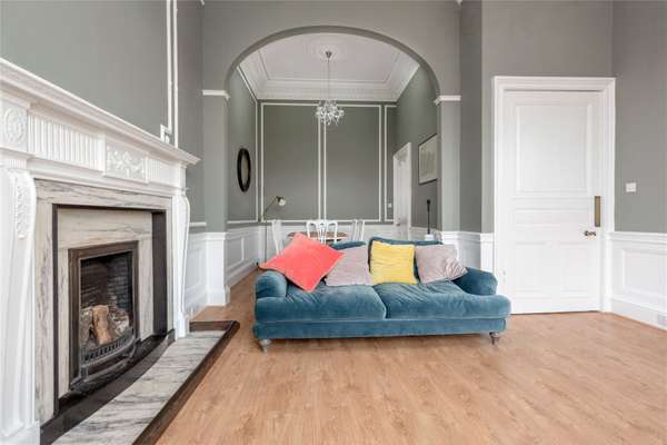 Flat Glencairn Crescent in City of Edinburgh