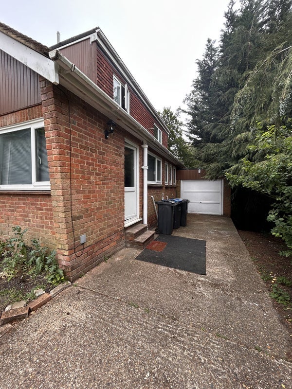 House Ballards Way in Greater London
