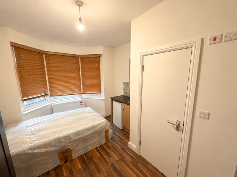 Flat Riverdale Road in Greater London