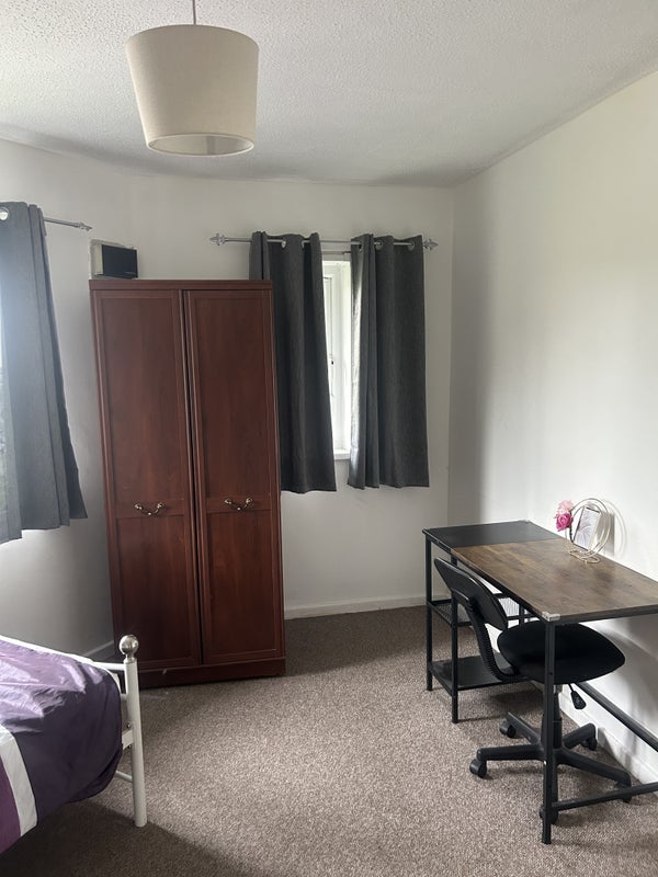 Room Senior Way in Bradford