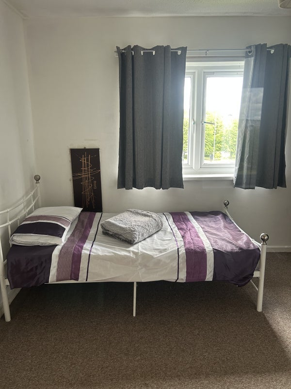 Room Senior Way in Bradford