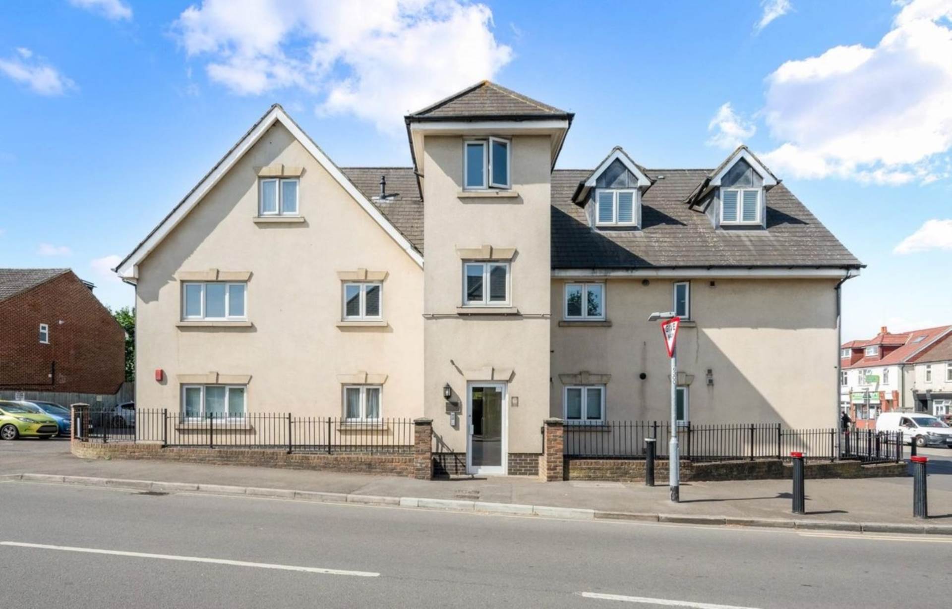 Flat East Street in Epsom and Ewell