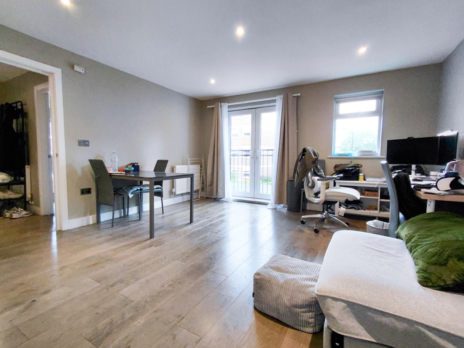 Flat Eaton Rise in Greater London