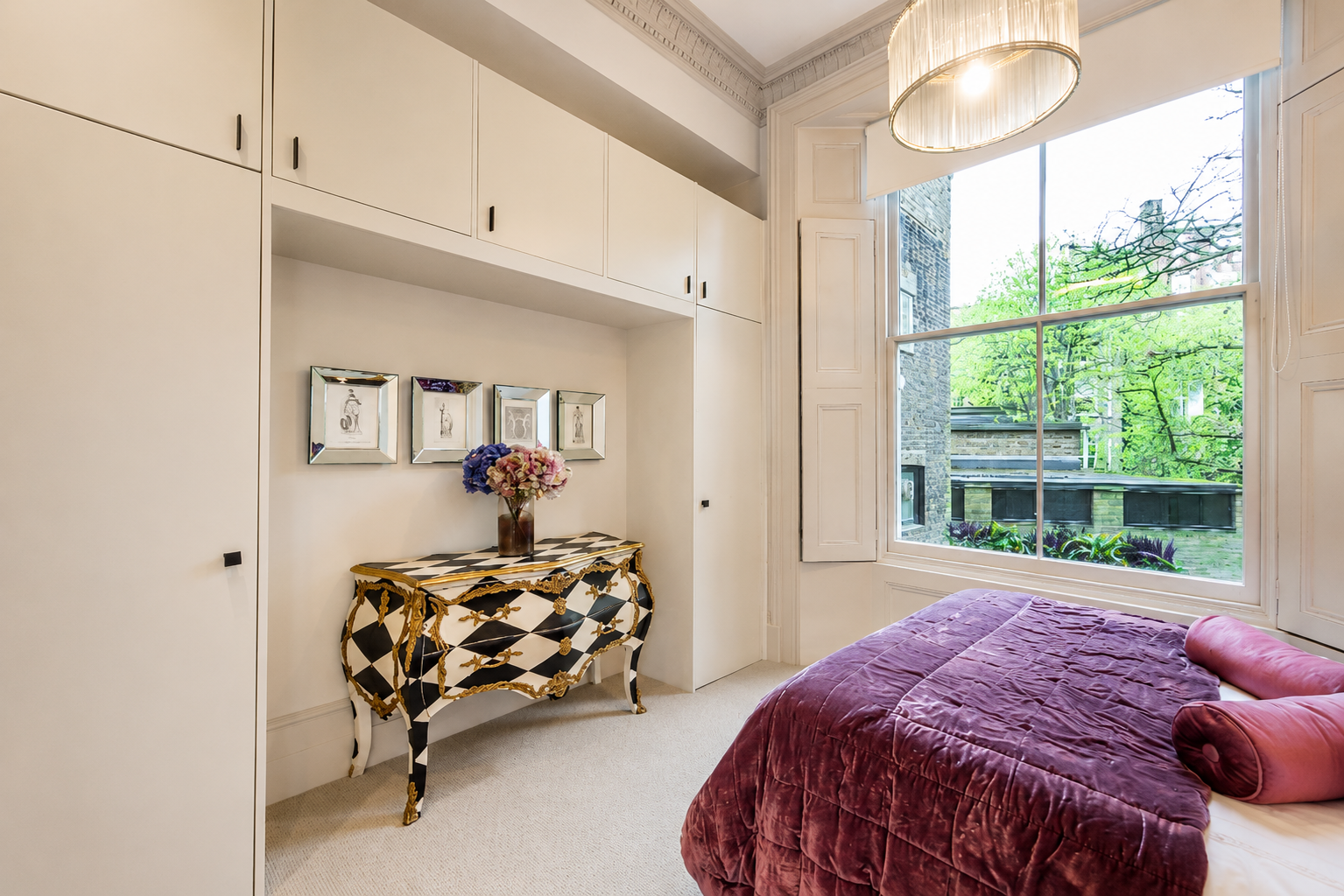 Flat Linden Gardens in Greater London