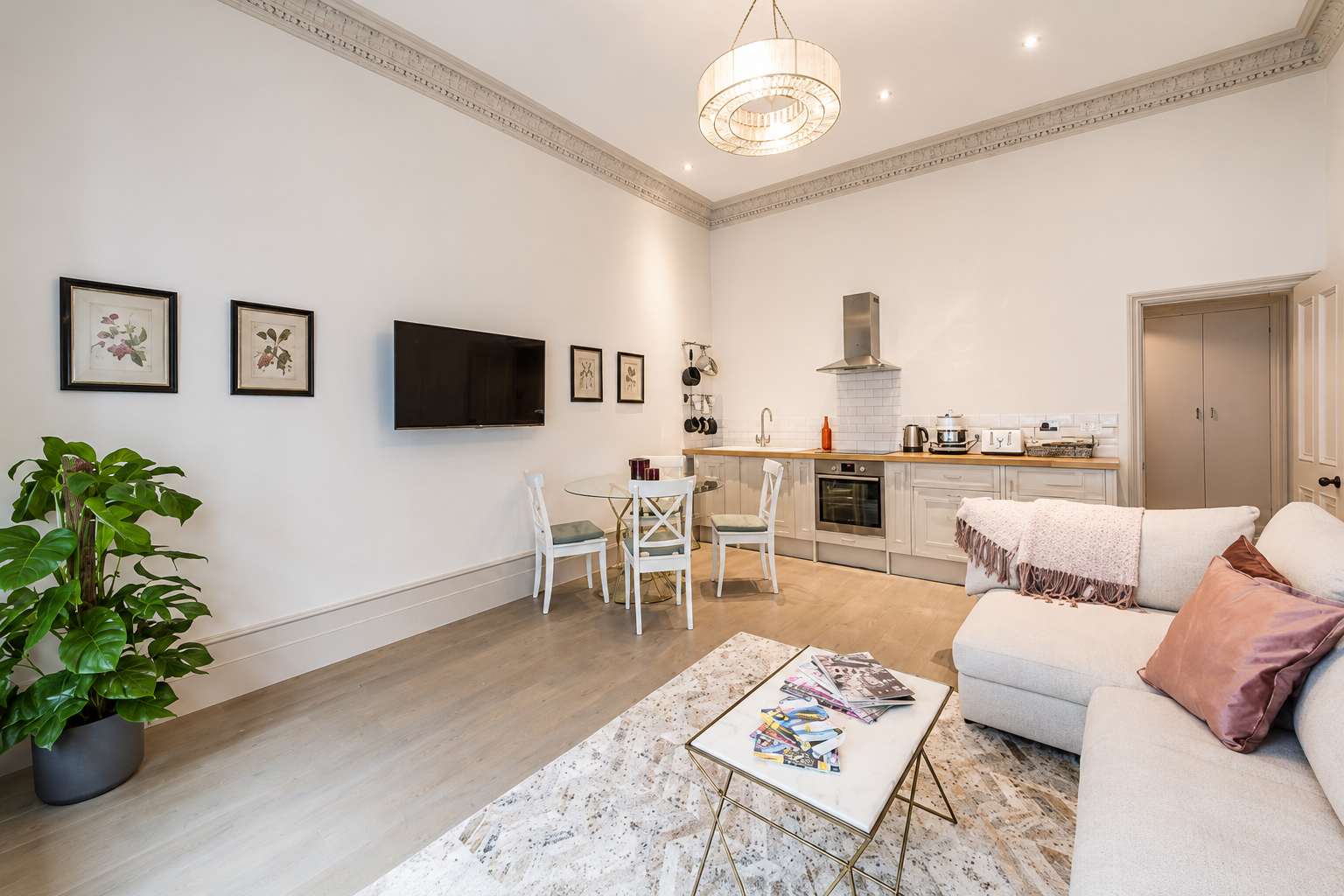 Flat Linden Gardens in Greater London
