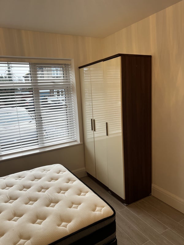 Room The Glen in Slough