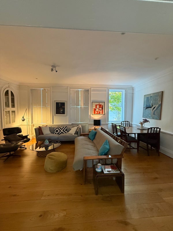 Room Cross Street in Greater London