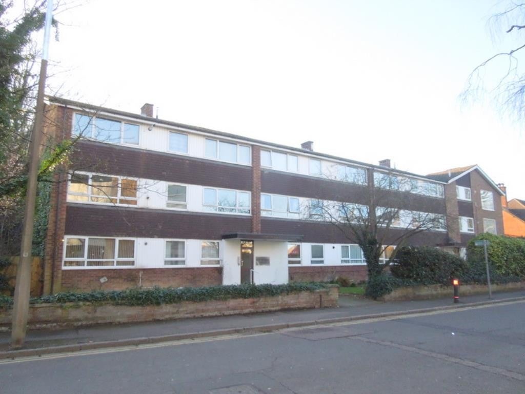 Flat Rosslyn Road in Watford