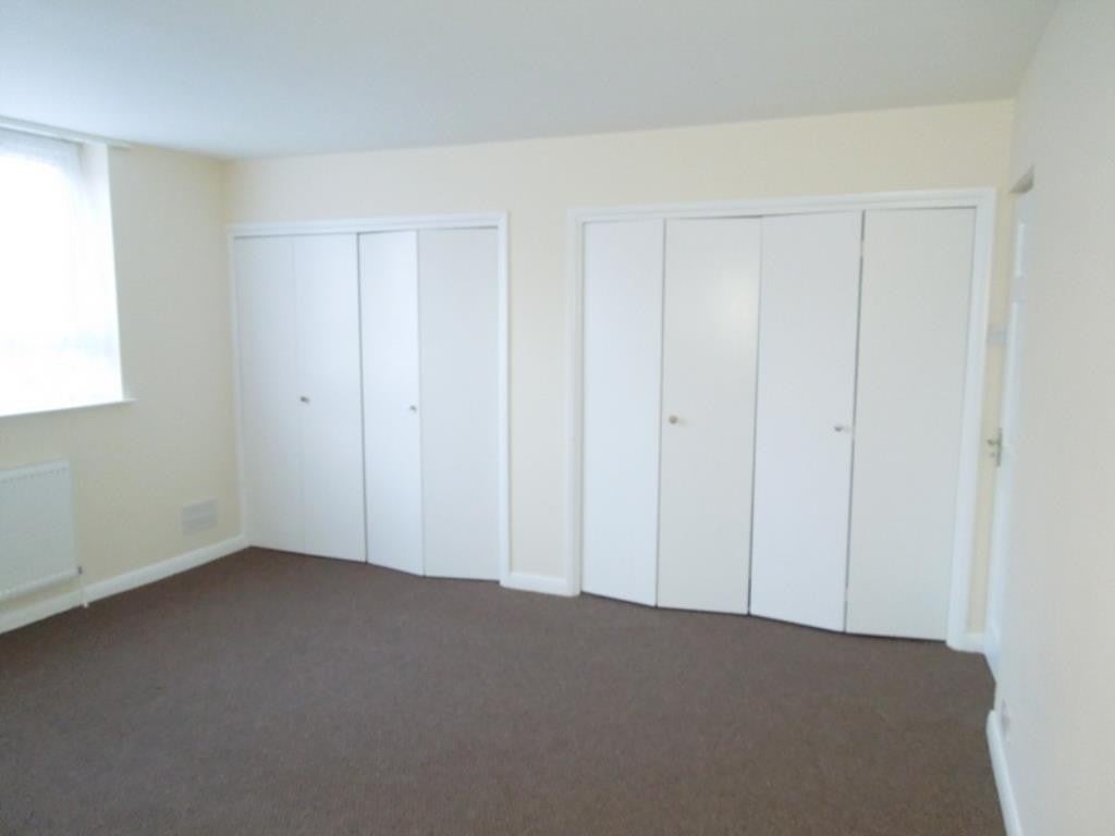 Flat Rosslyn Road in Watford