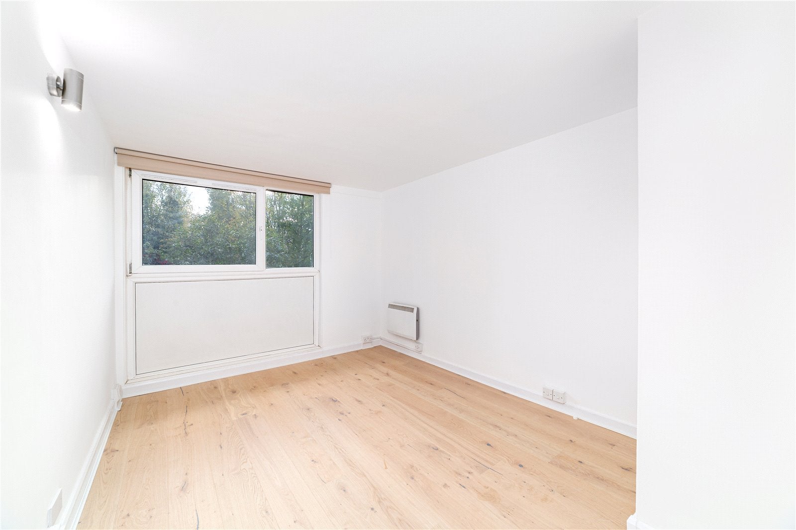 Flat Bakersfield in Greater London