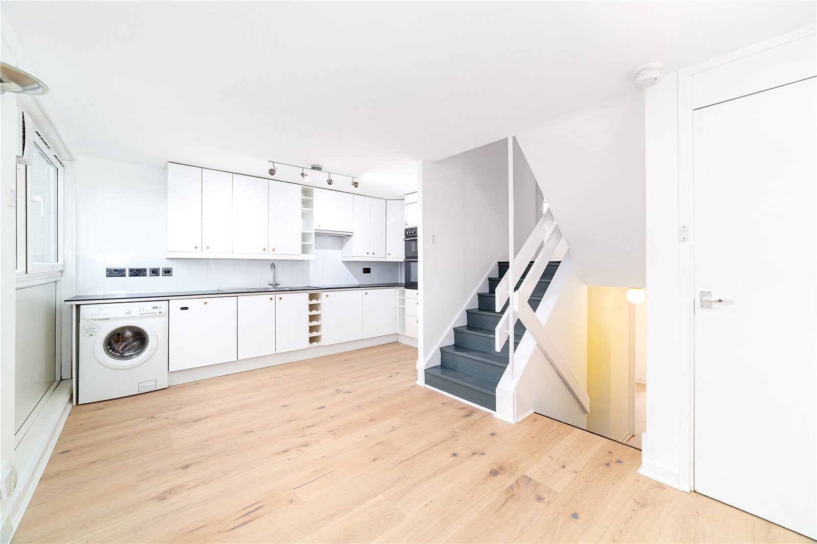 Flat Bakersfield in Greater London