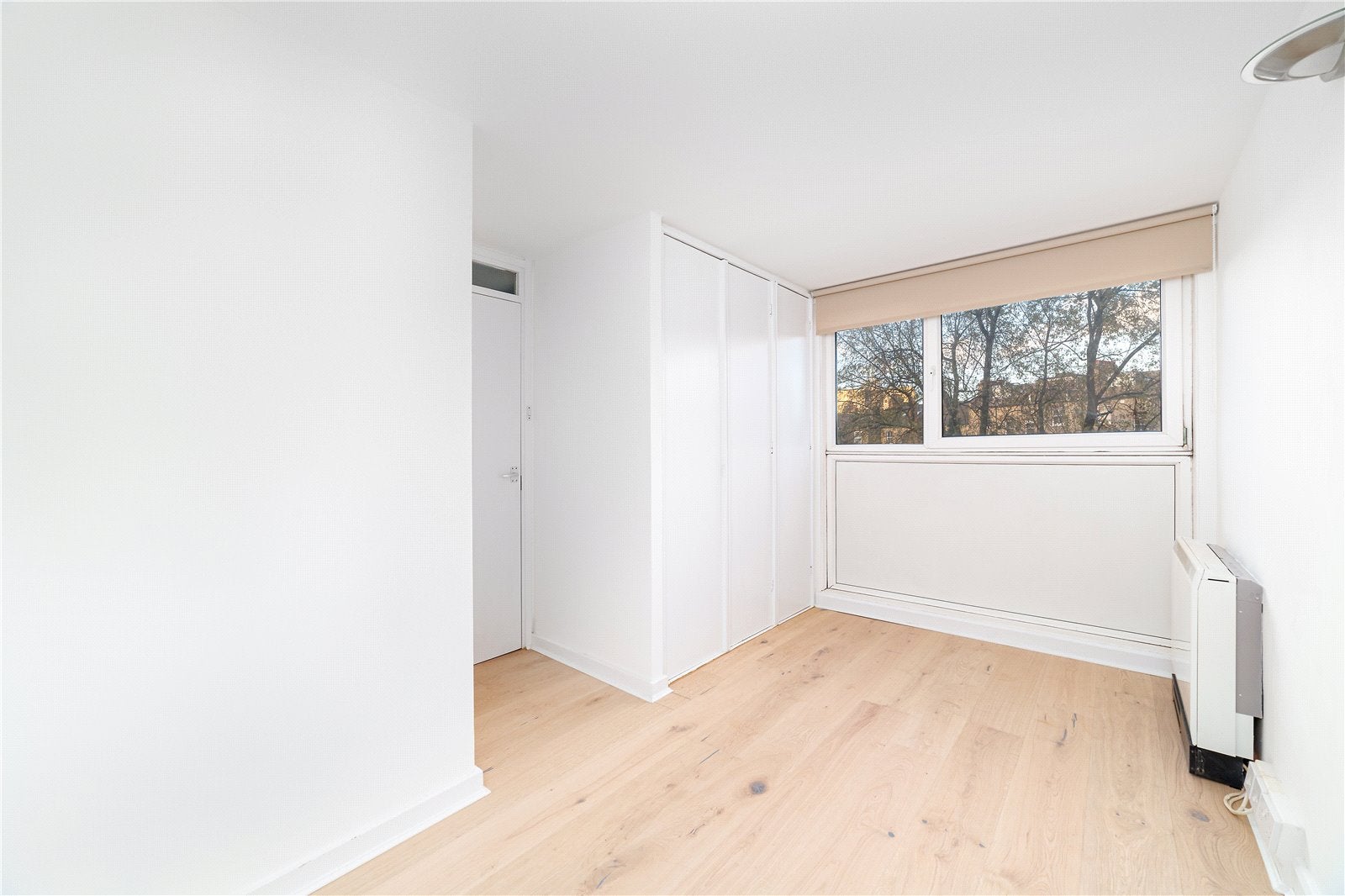 Flat Bakersfield in Greater London