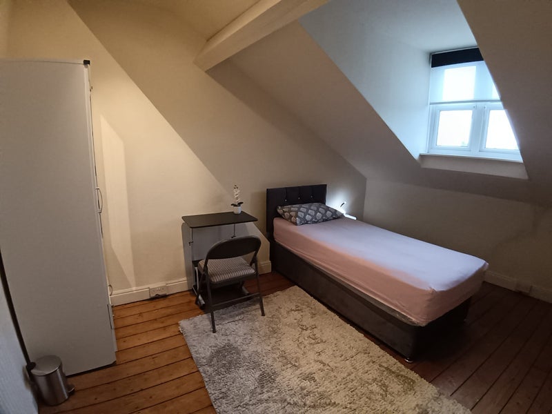 Room Shaftesbury Road in Leicester