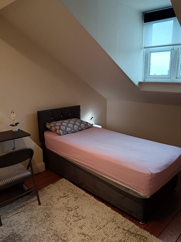 Room Shaftesbury Road in Leicester
