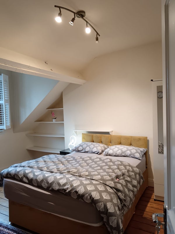 Room Shaftesbury Road in Leicester
