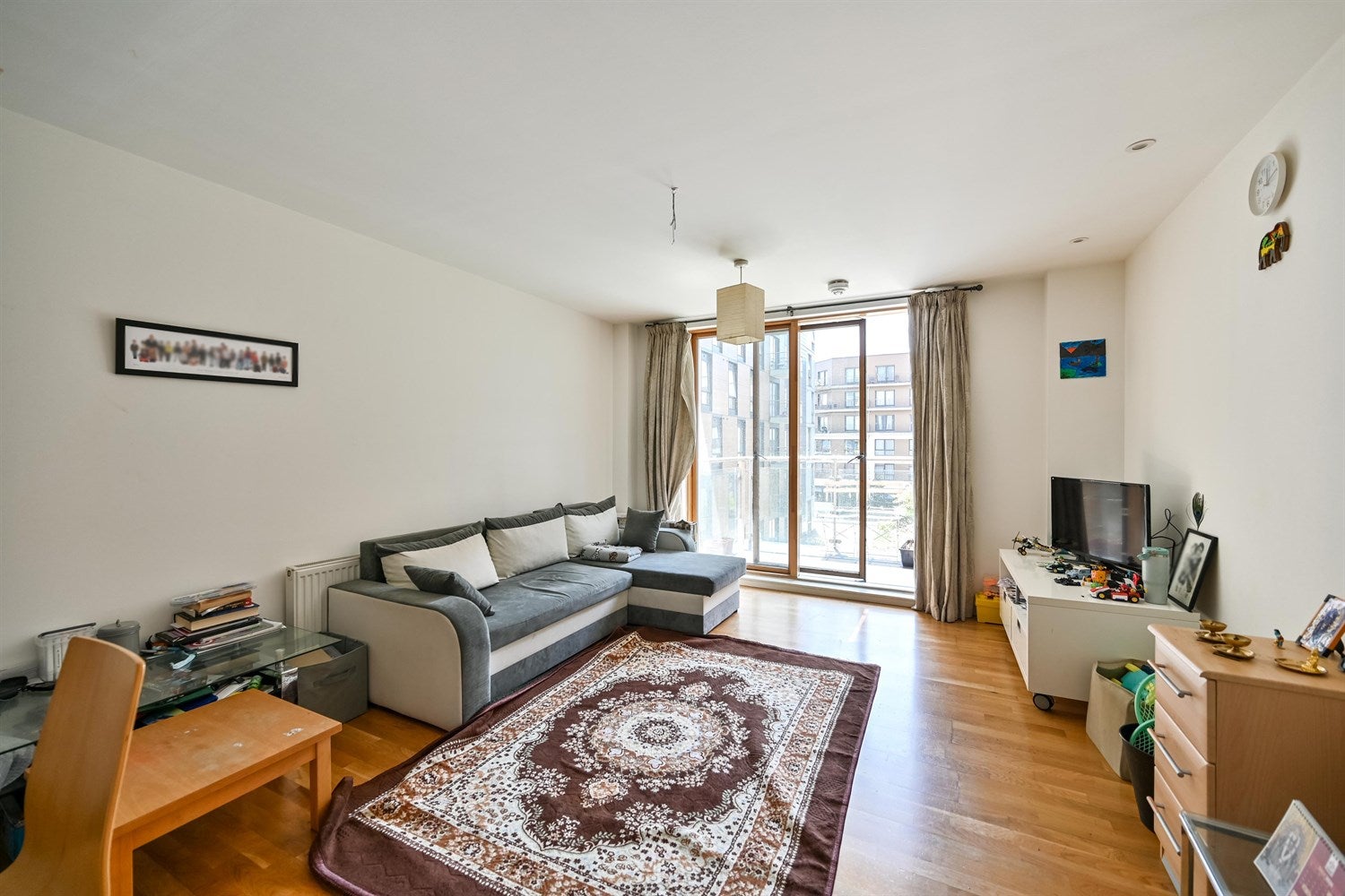 Flat Eaton Place in Reading