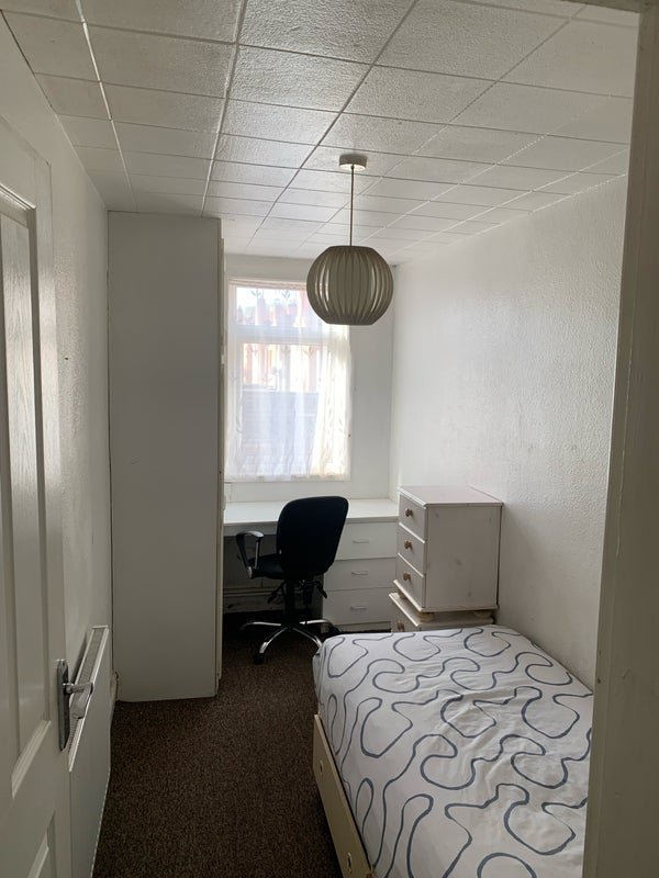 Room Central Road in Leicester