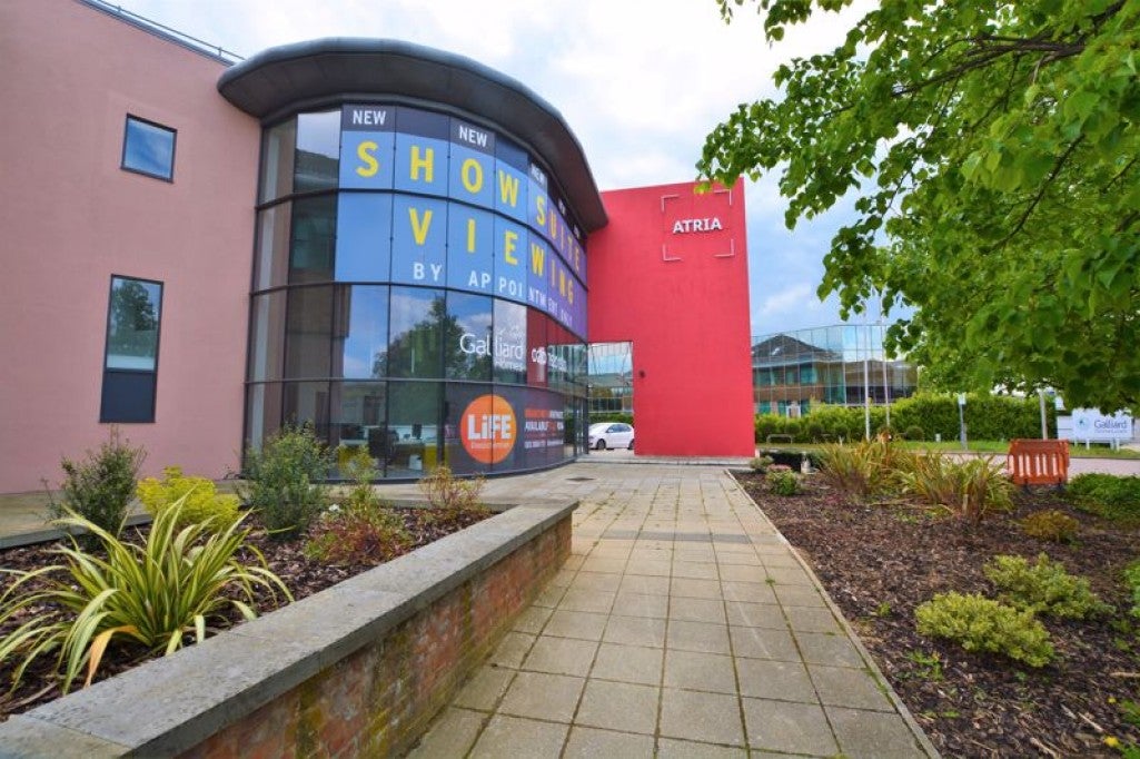 Flat Hayling Close in Slough