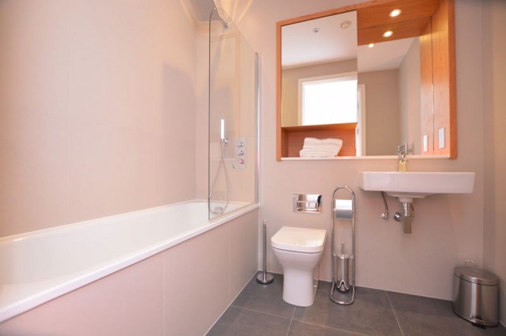 Flat Hayling Close in Slough