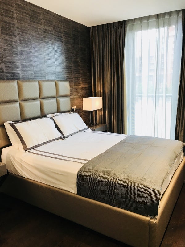 Flat Ponton Road in Greater London