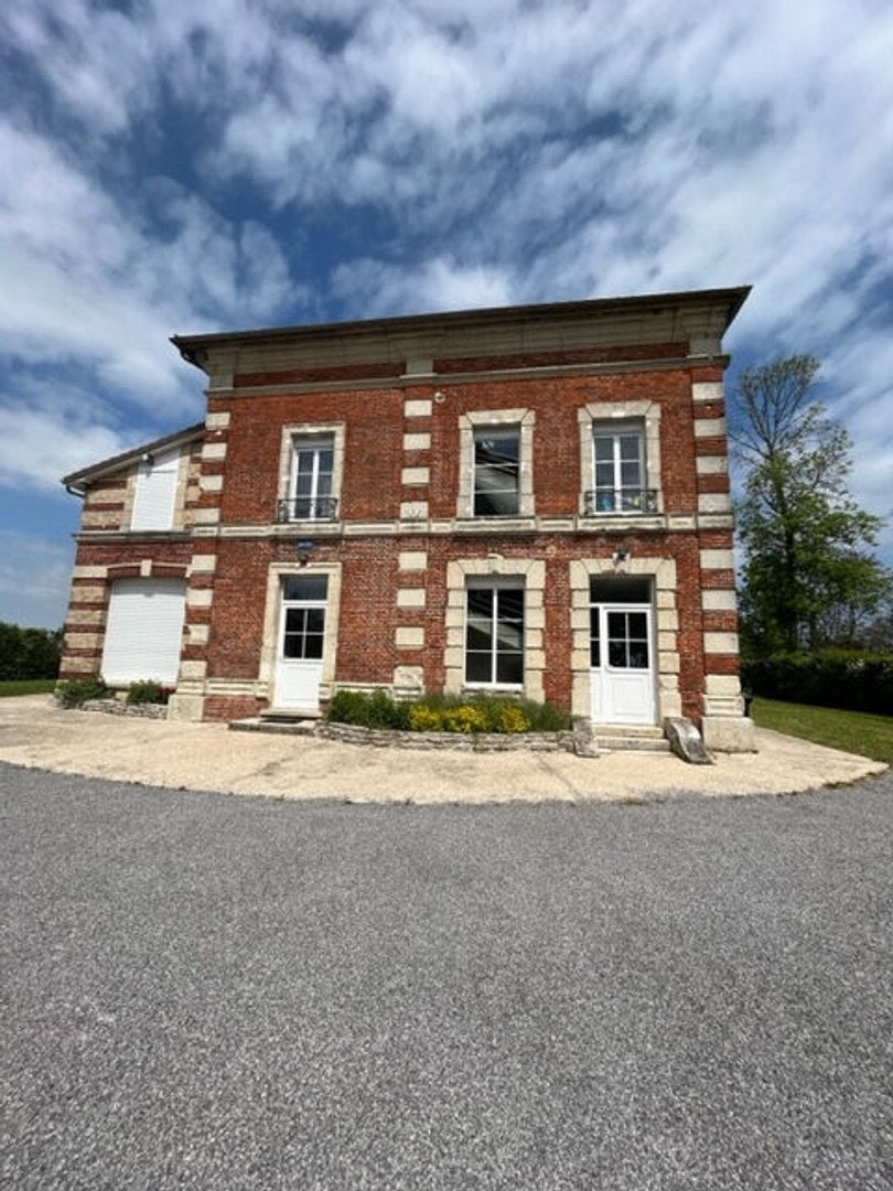 Flat Rue du Château in Courcelles-Epayelles