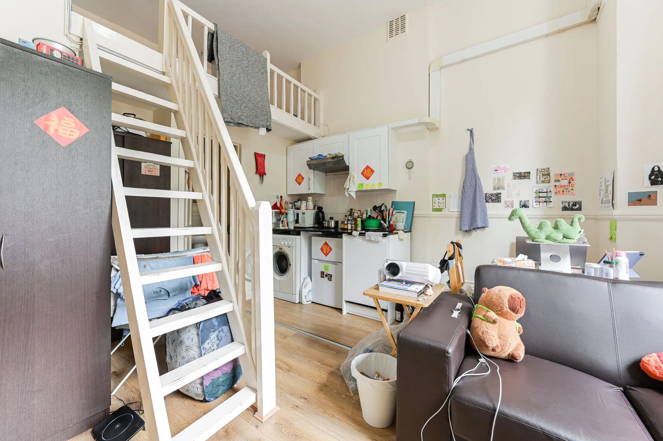 Flat Knaresborough Place in Greater London