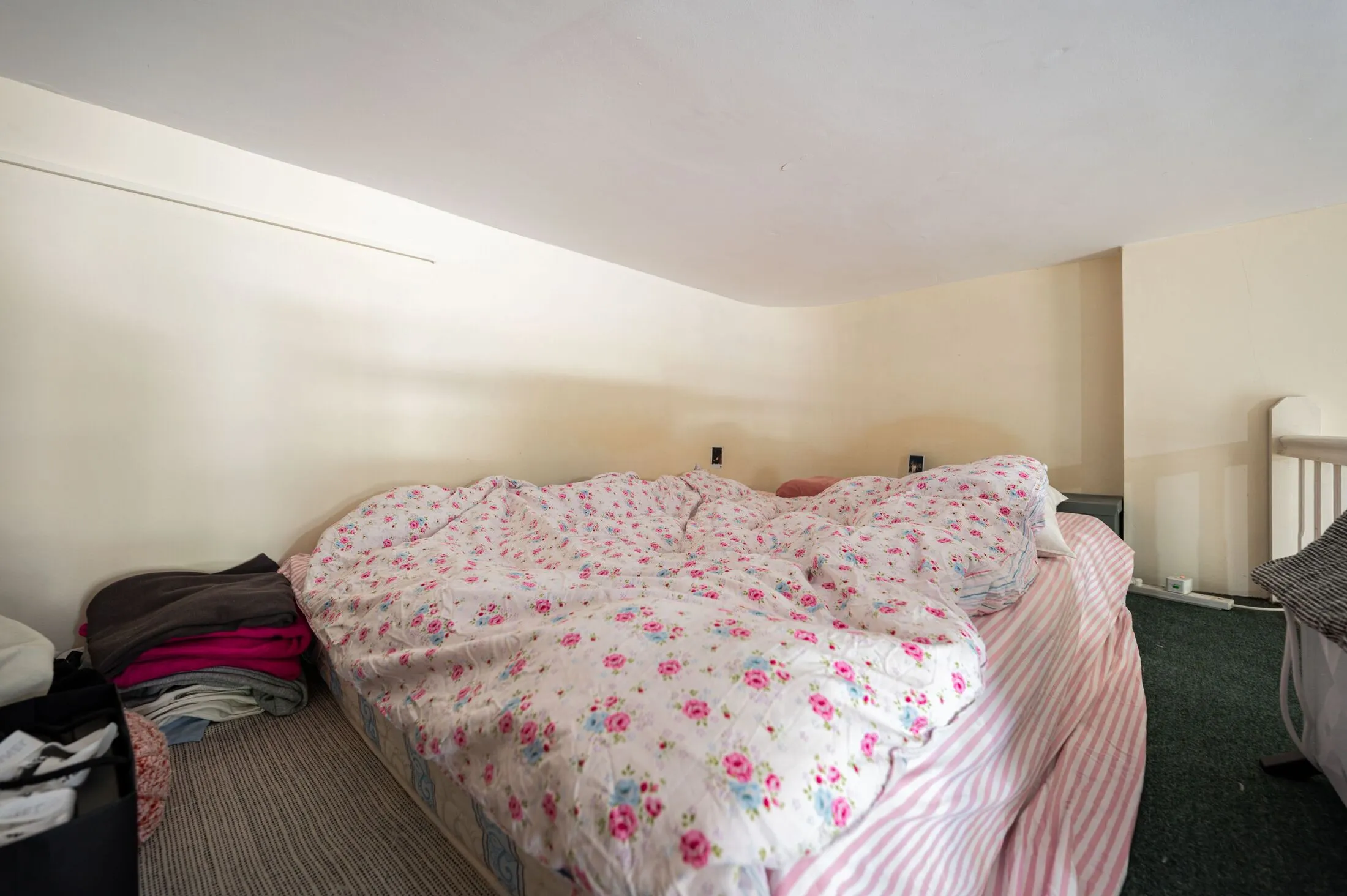 Flat Knaresborough Place in Greater London