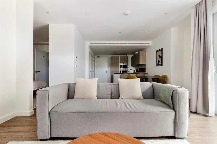Flat Nine Elms Lane in Greater London