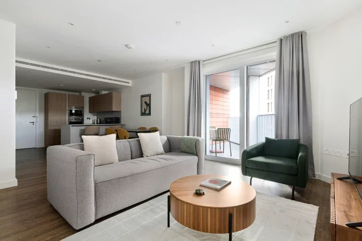 Flat Nine Elms Lane in Greater London