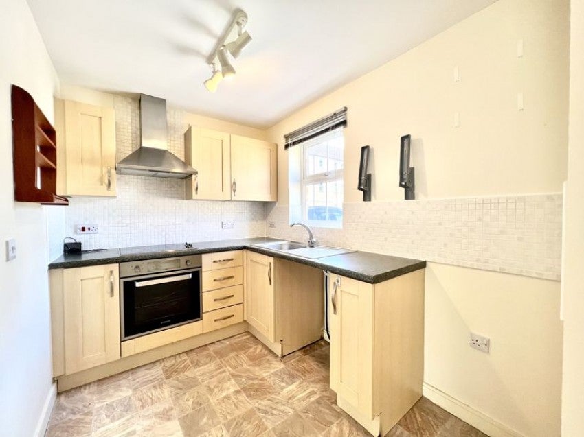 Flat Nuthatch Road in Calne