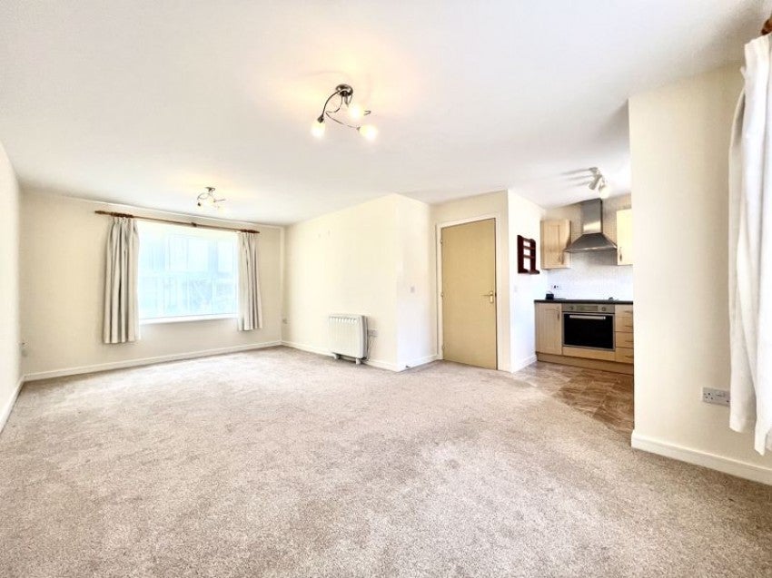 Flat Nuthatch Road in Calne