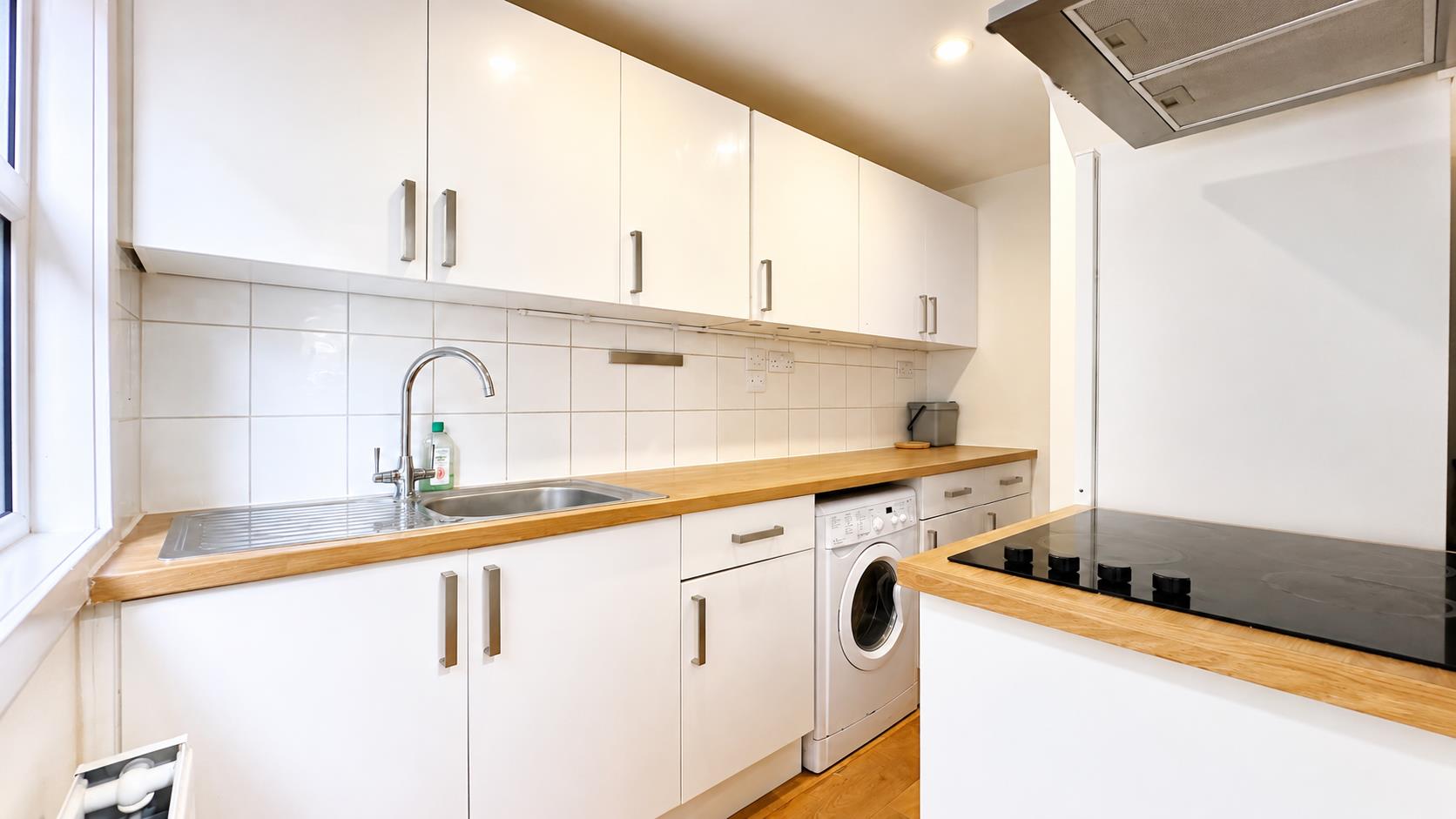 Flat Brownswood Road in Greater London