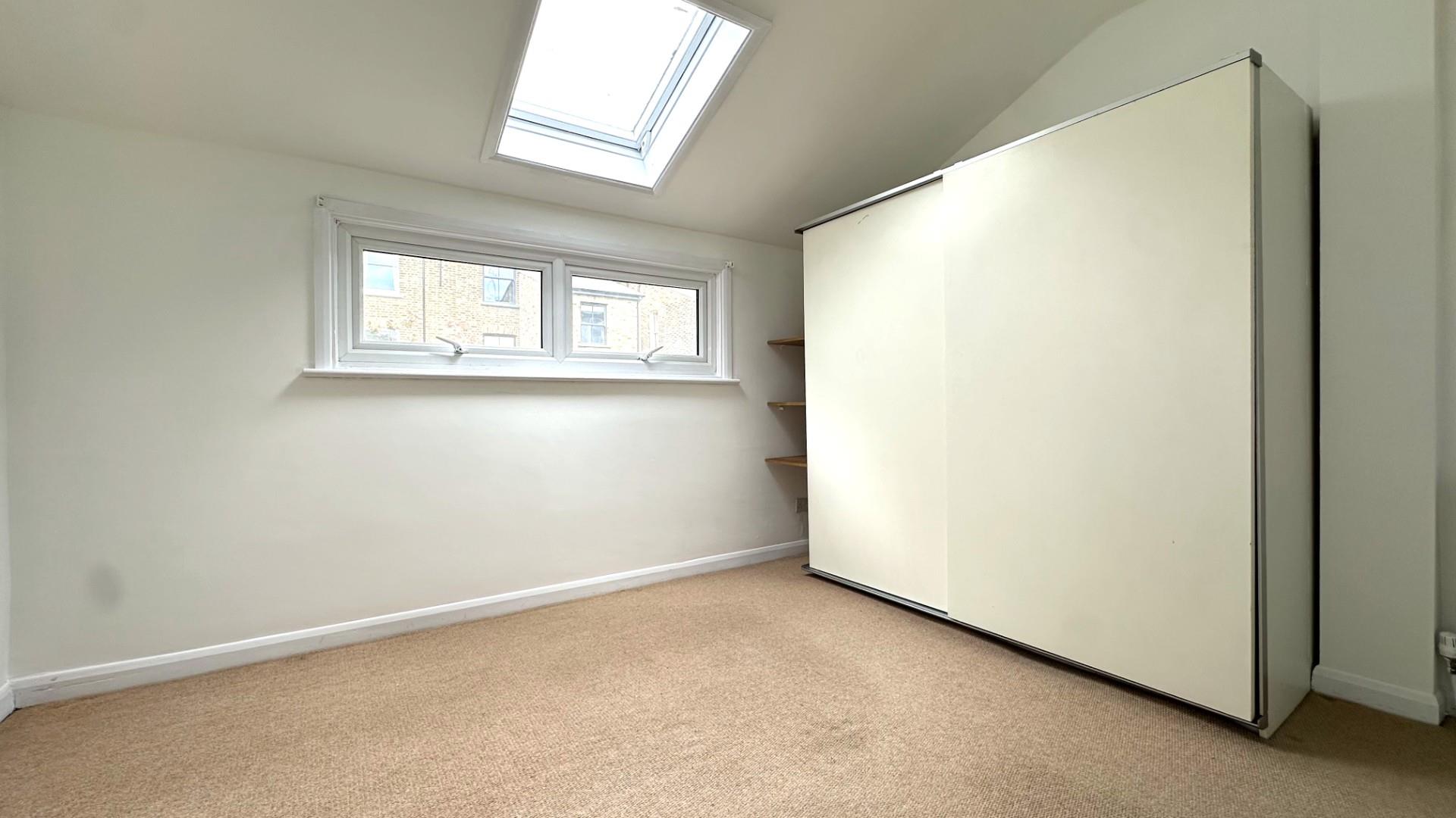 Flat Brownswood Road in Greater London