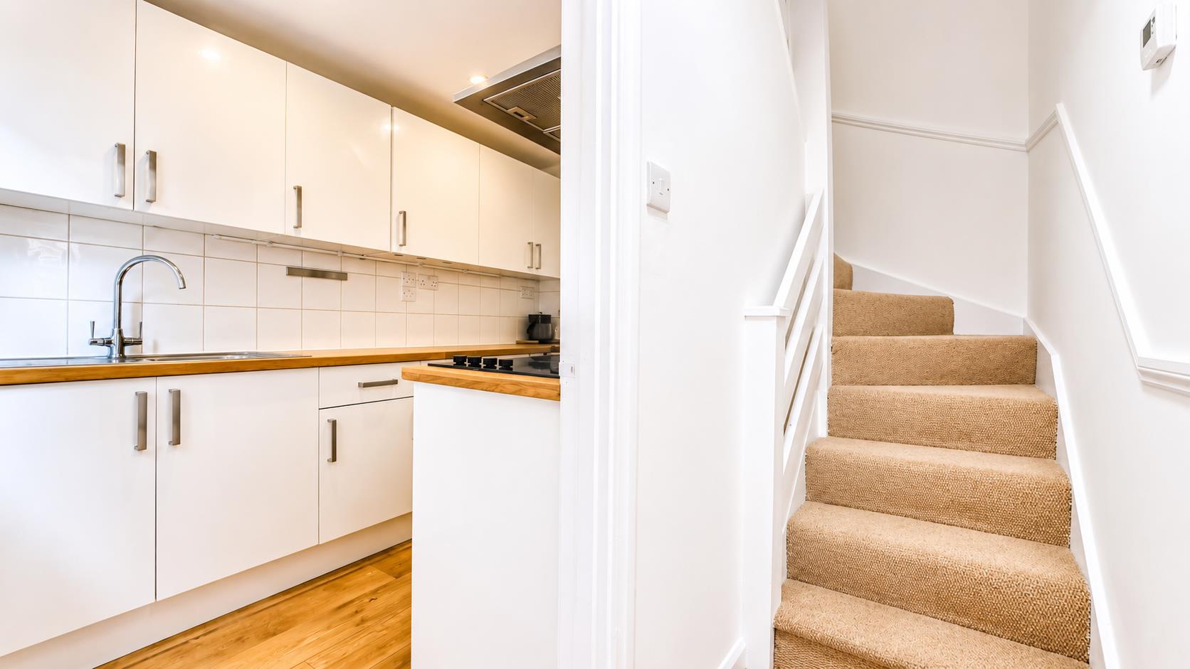 Flat Brownswood Road in Greater London