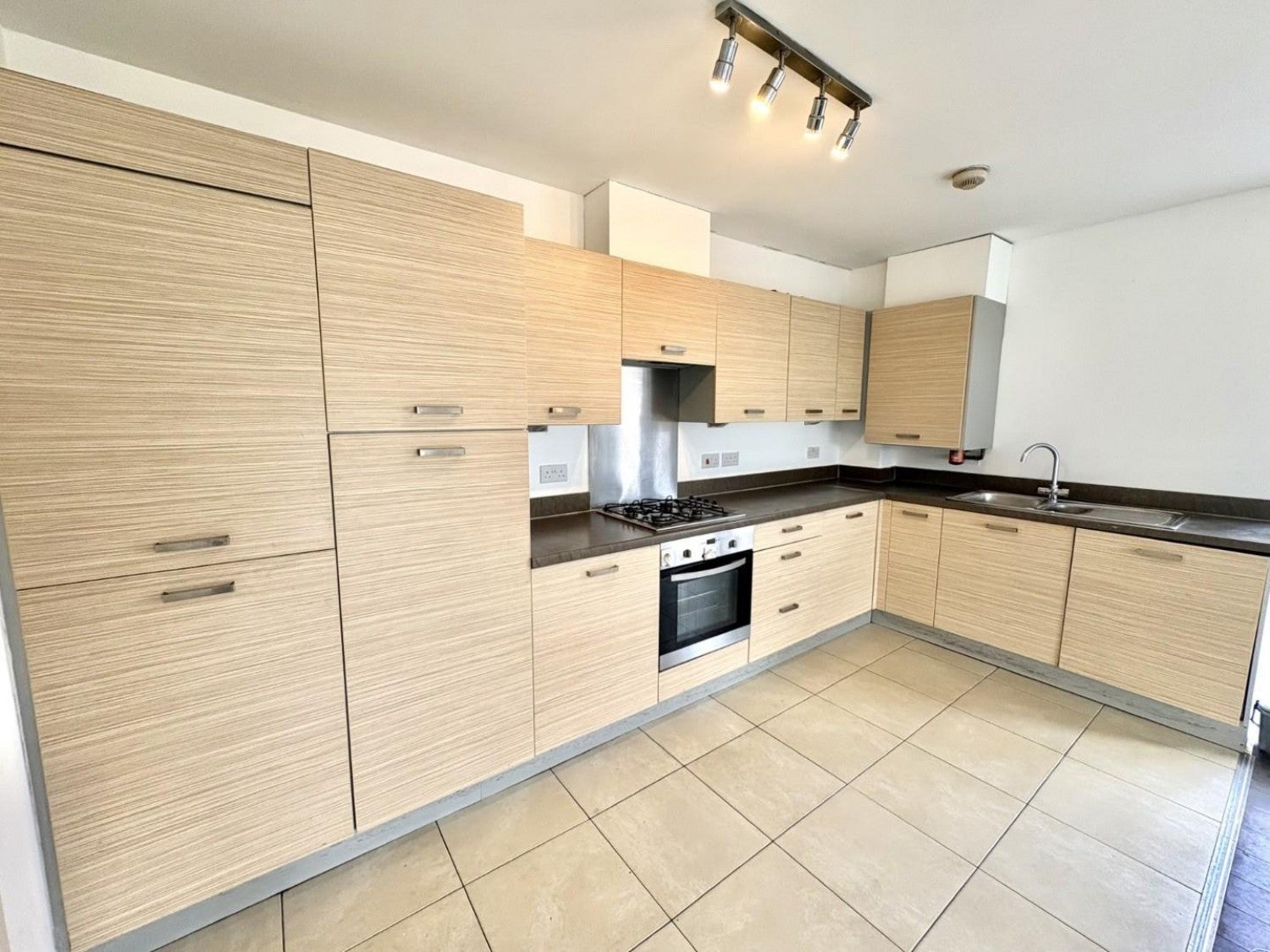 Flat Holmesgate Place in Greater London