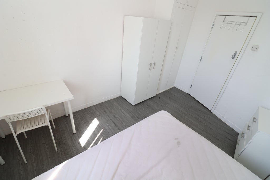 Room Globe Road in Greater London