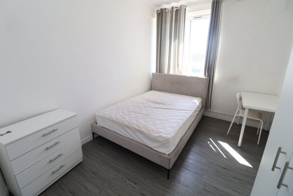 Room Globe Road in Greater London