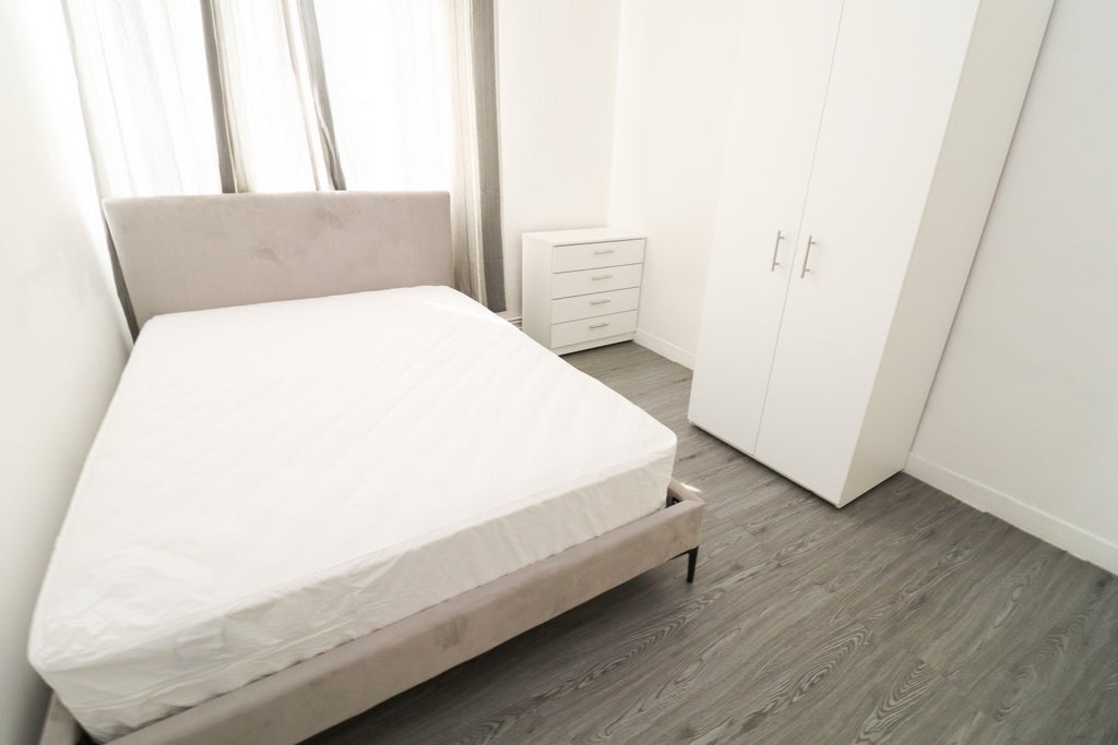 Room Globe Road in Greater London