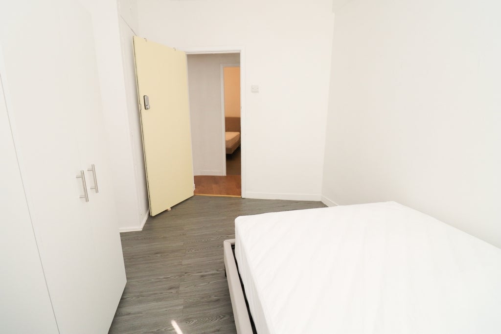 Room Globe Road in Greater London