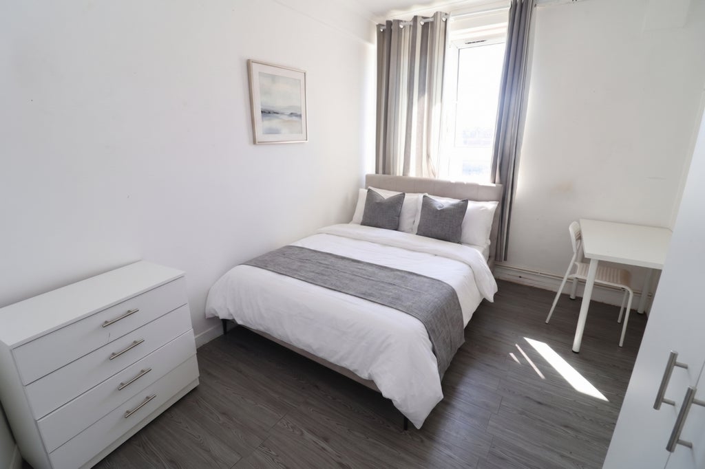 Room Globe Road in Greater London