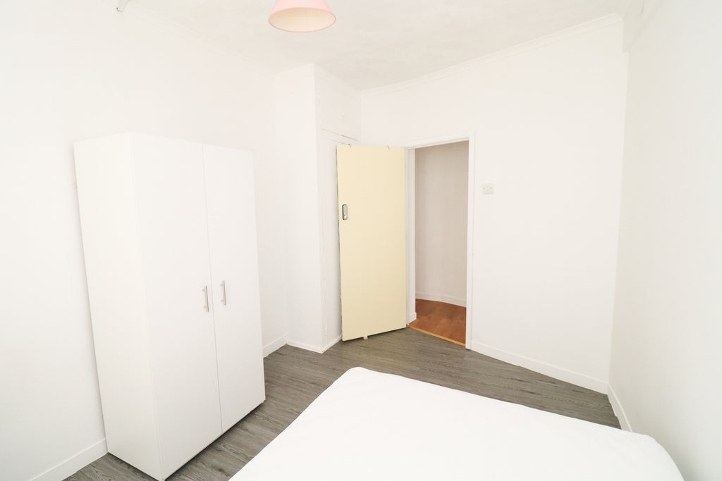 Room Globe Road in Greater London
