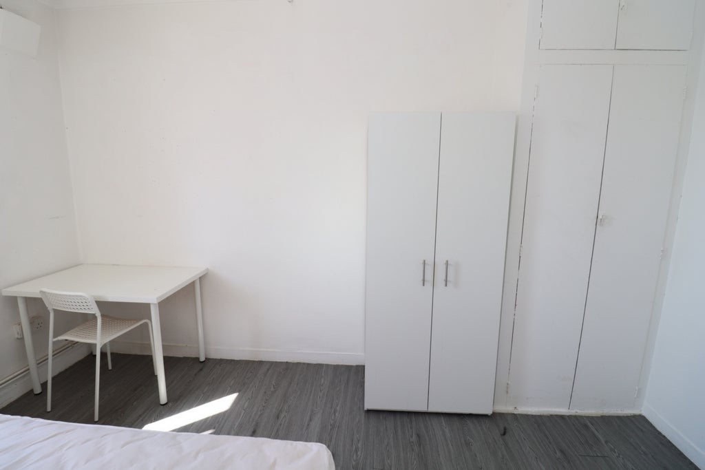 Room Globe Road in Greater London