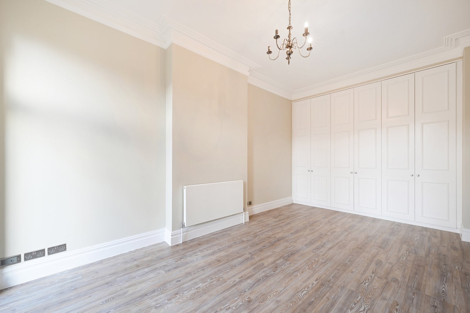 Flat Gloucester Road in Greater London