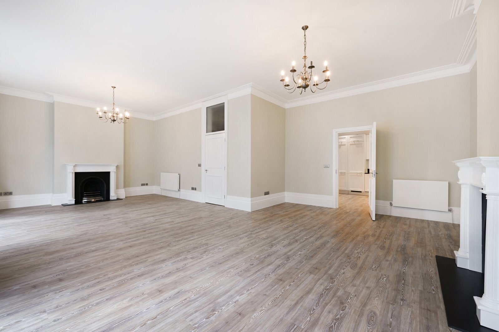 Flat Gloucester Road in Greater London