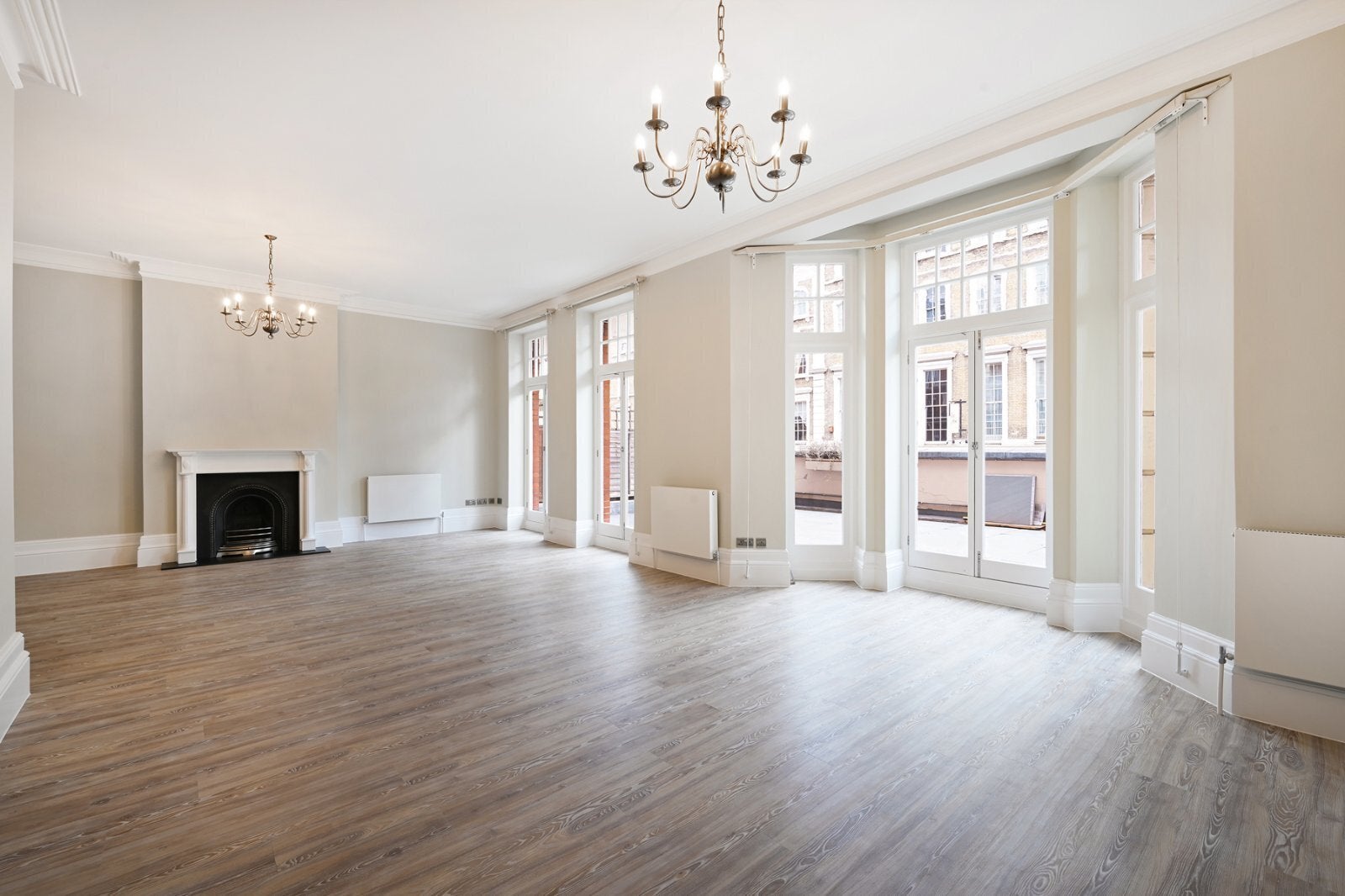 Flat Gloucester Road in Greater London
